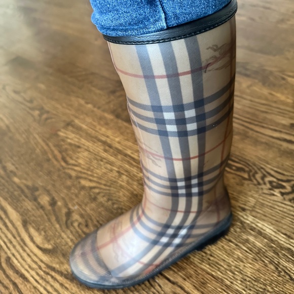 Burberry Rain Boot! Like New size 39 - Picture 3 of 3